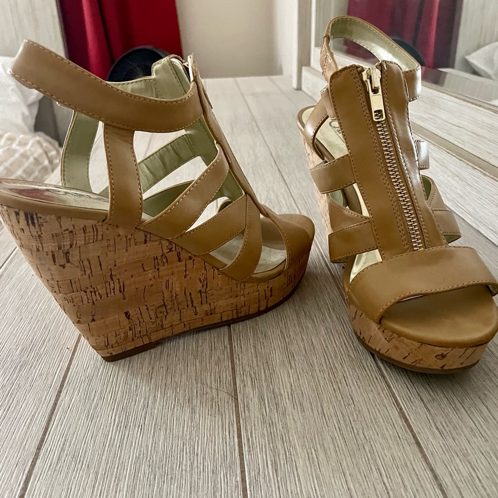 Carlos Santana Tan Wedge
